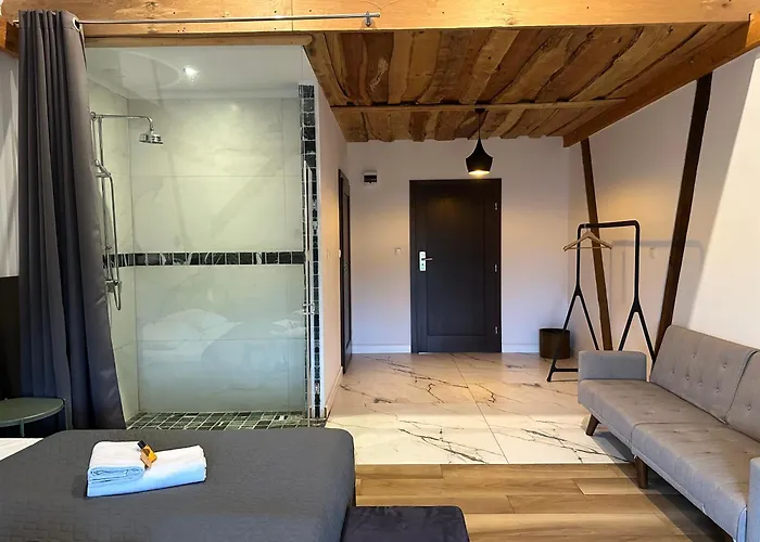 Stary Folwark Nocleg ze śniadaniem 3*